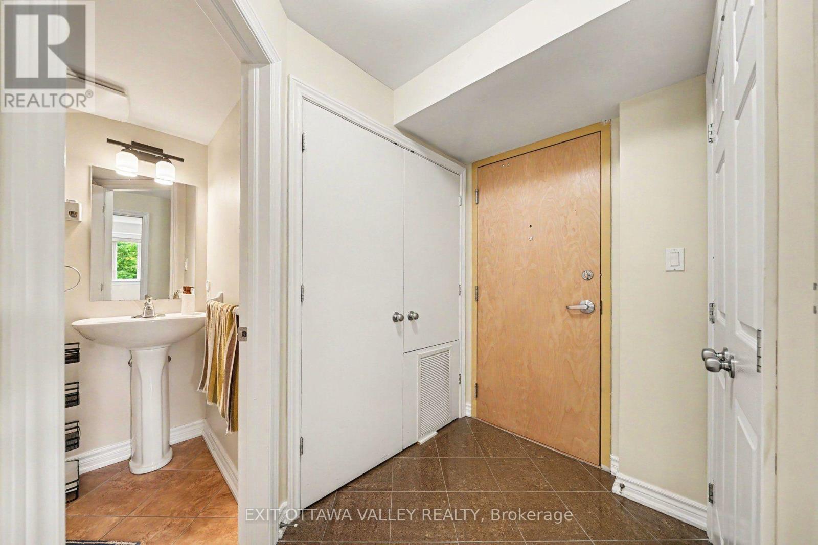 #208 14 NORICE STREET - 5