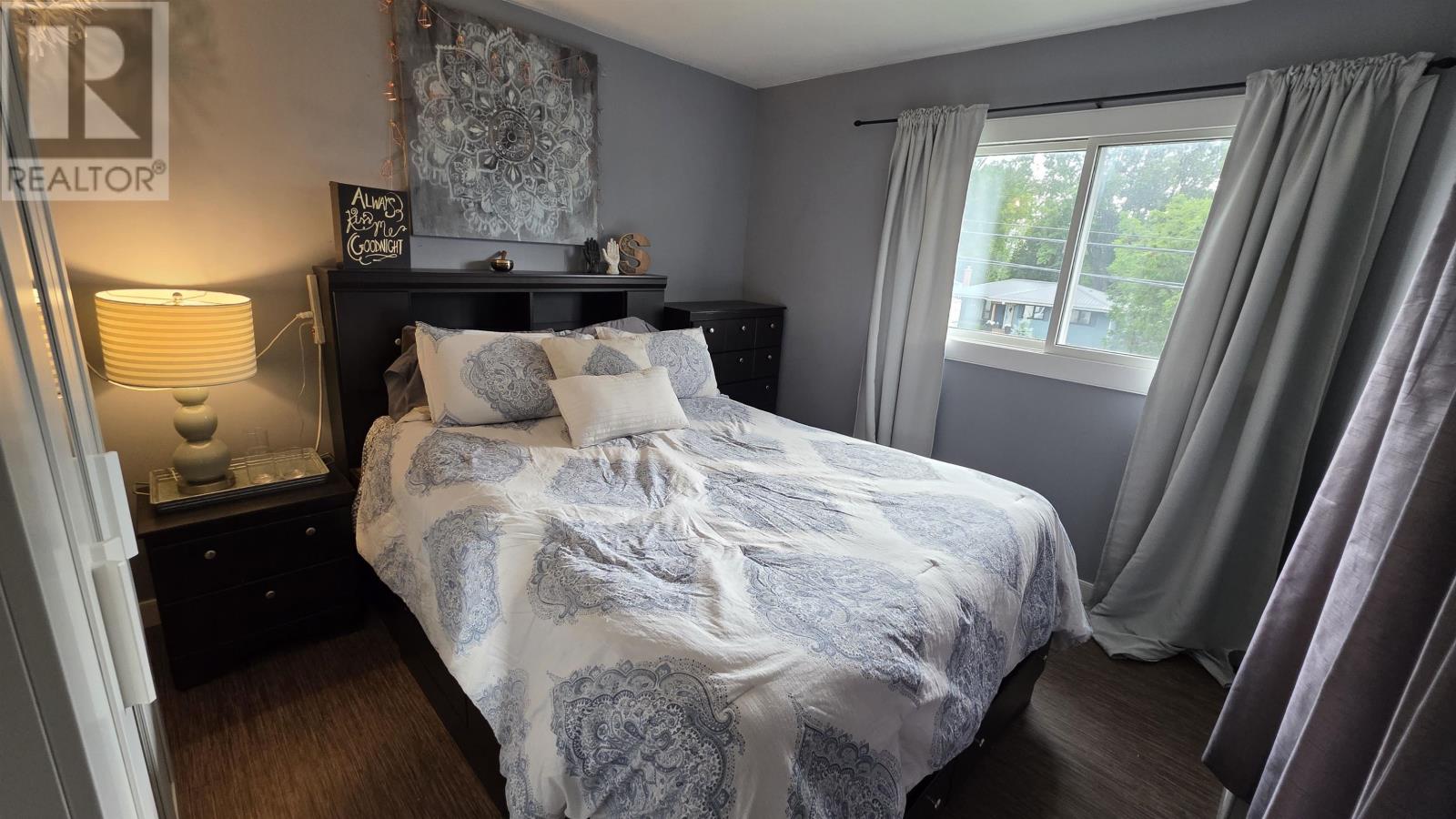 12 Drewry DR - 35