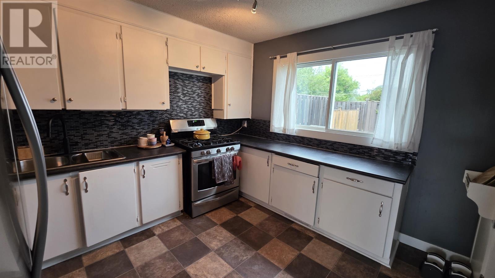 12 Drewry DR - 22
