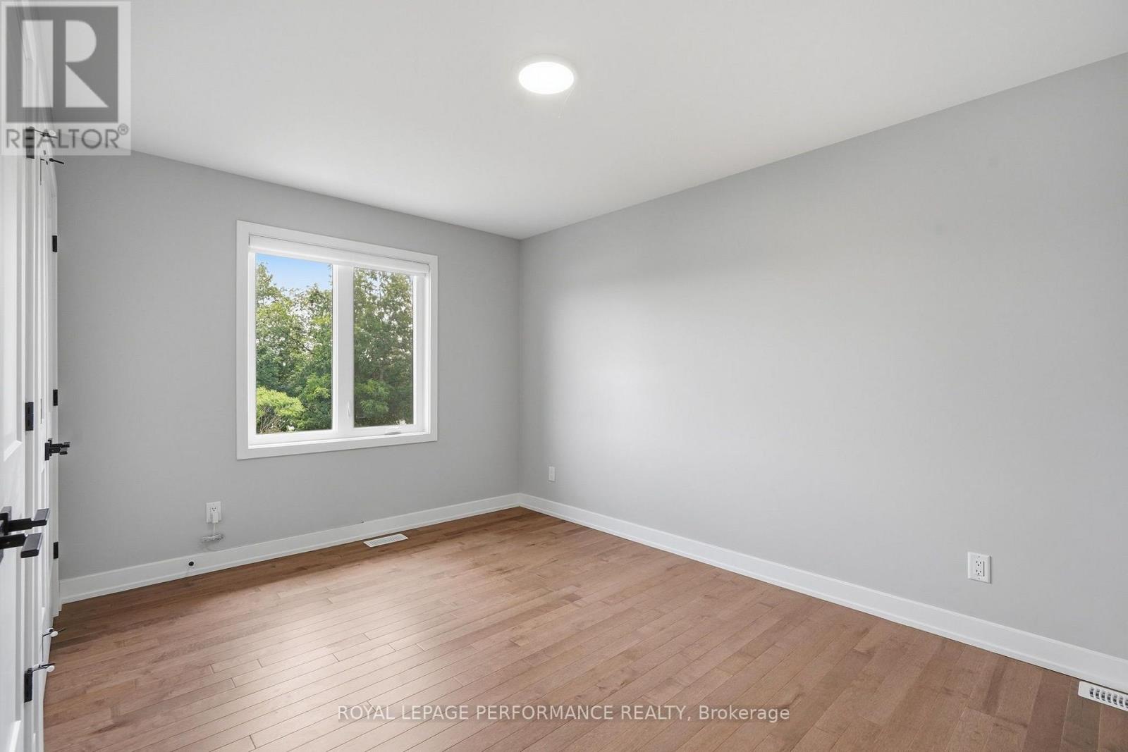 504 BARRAGE STREET - 27