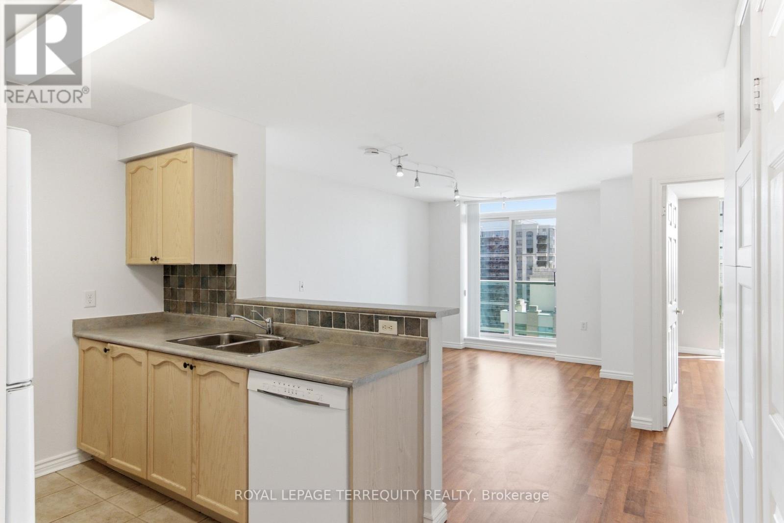 #PH07 20 OLIVE AVENUE - 3
