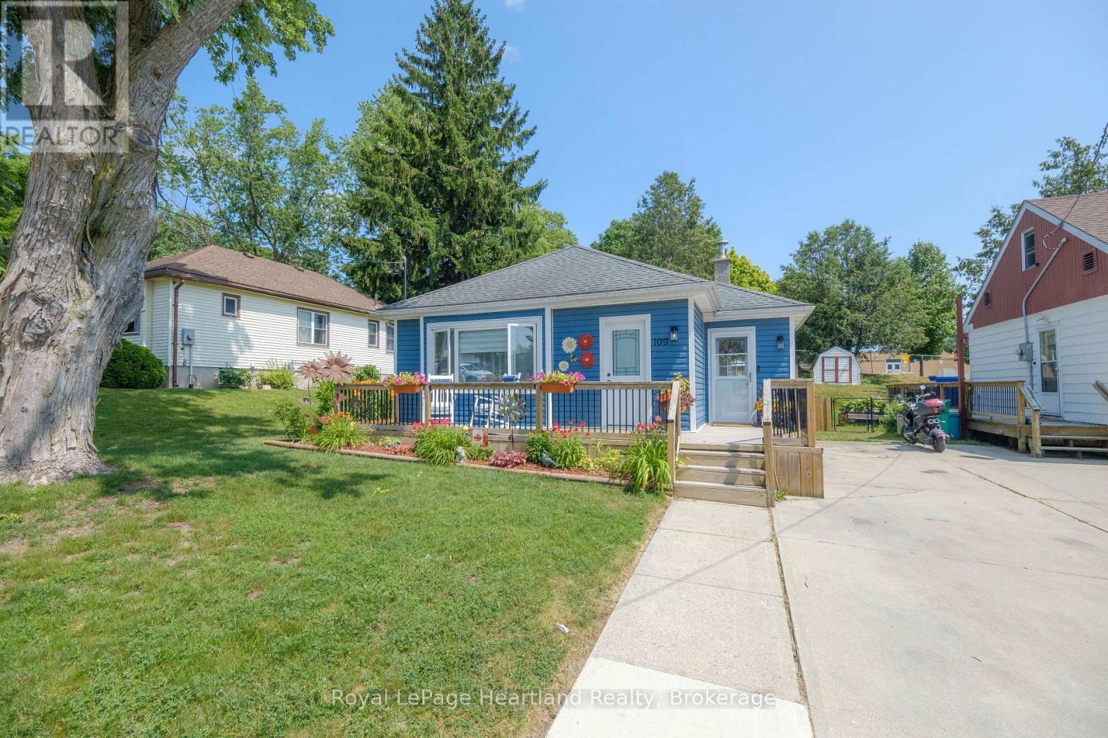 109 CARLING TERRACE - 1