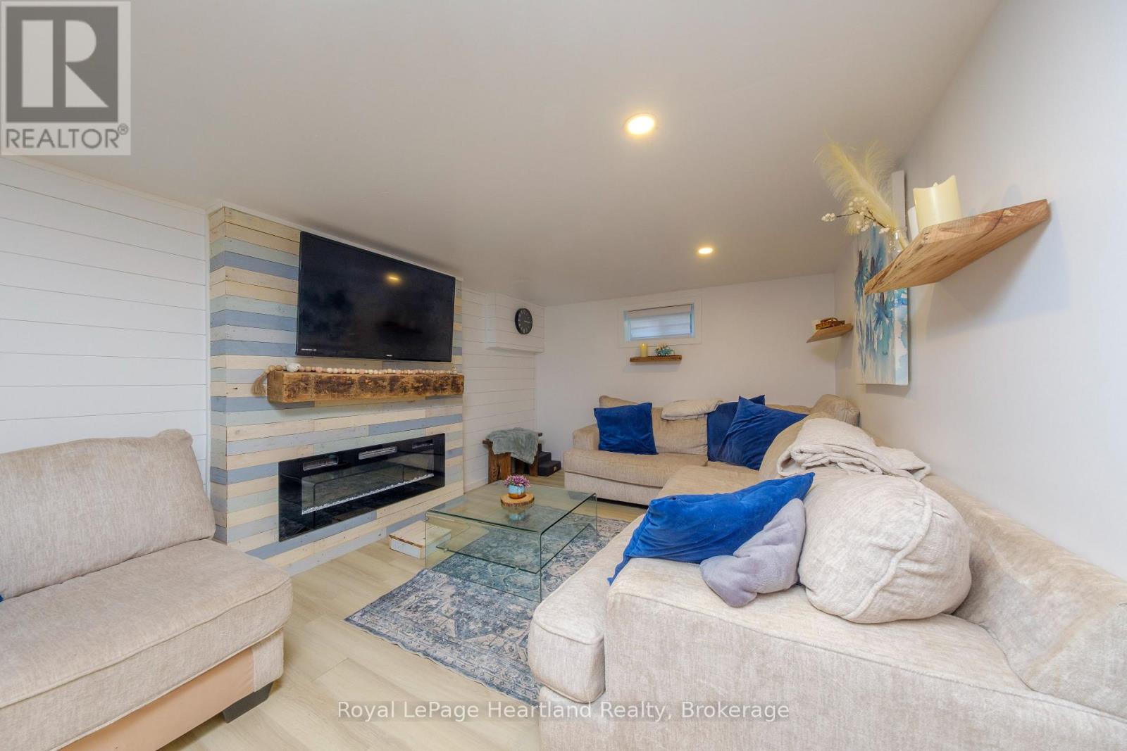 109 CARLING TERRACE - 15