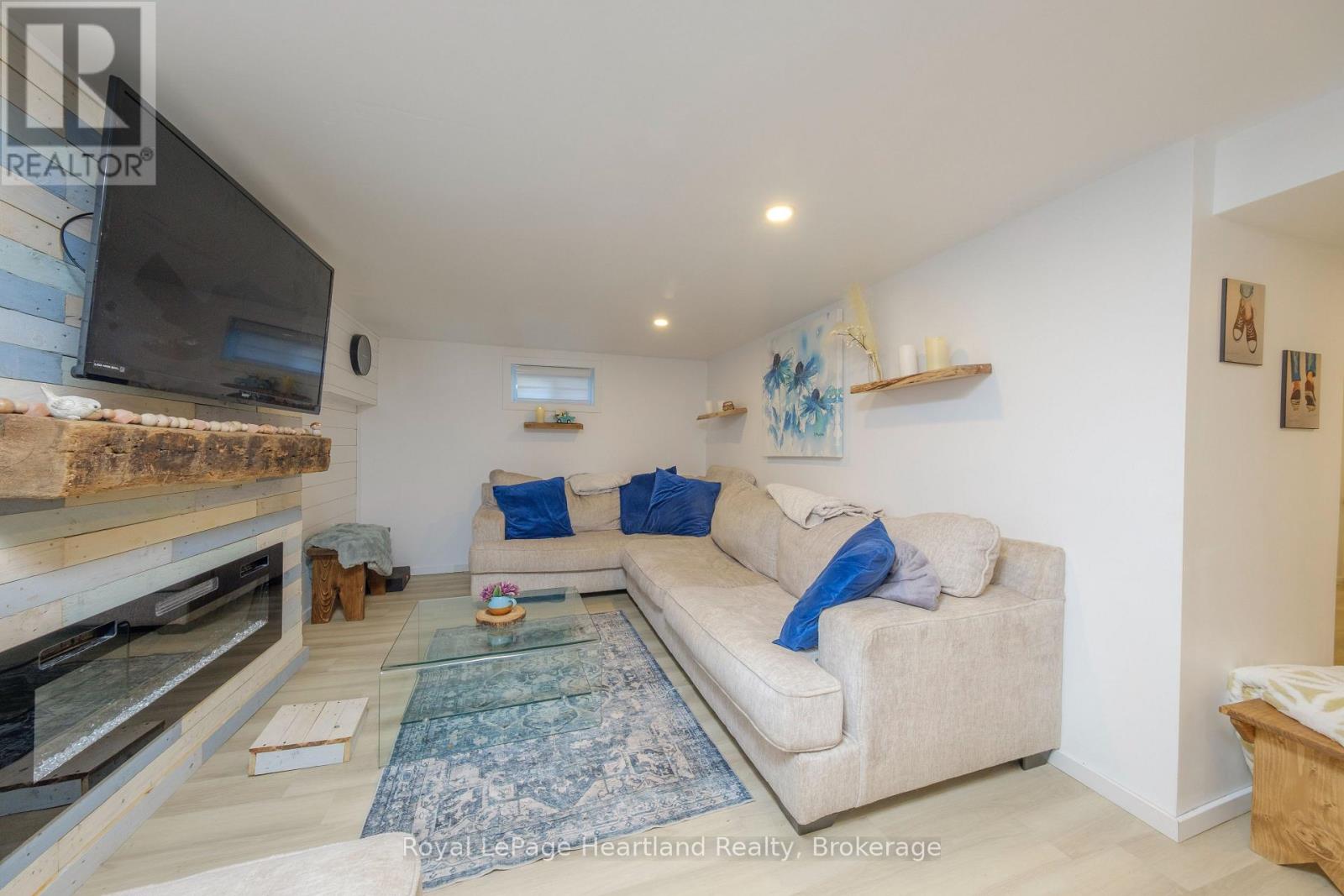 109 CARLING TERRACE - 16