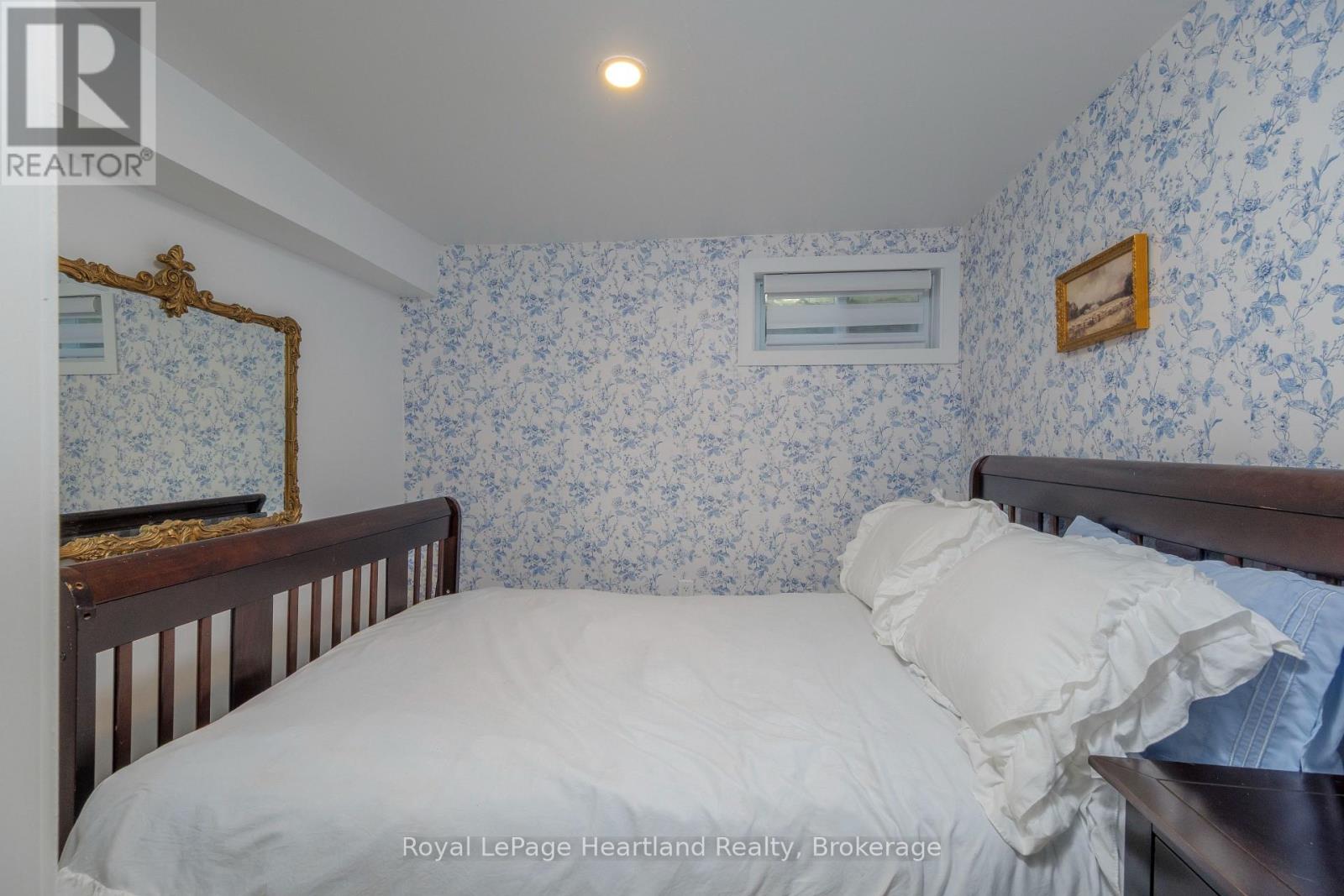 109 CARLING TERRACE - 18