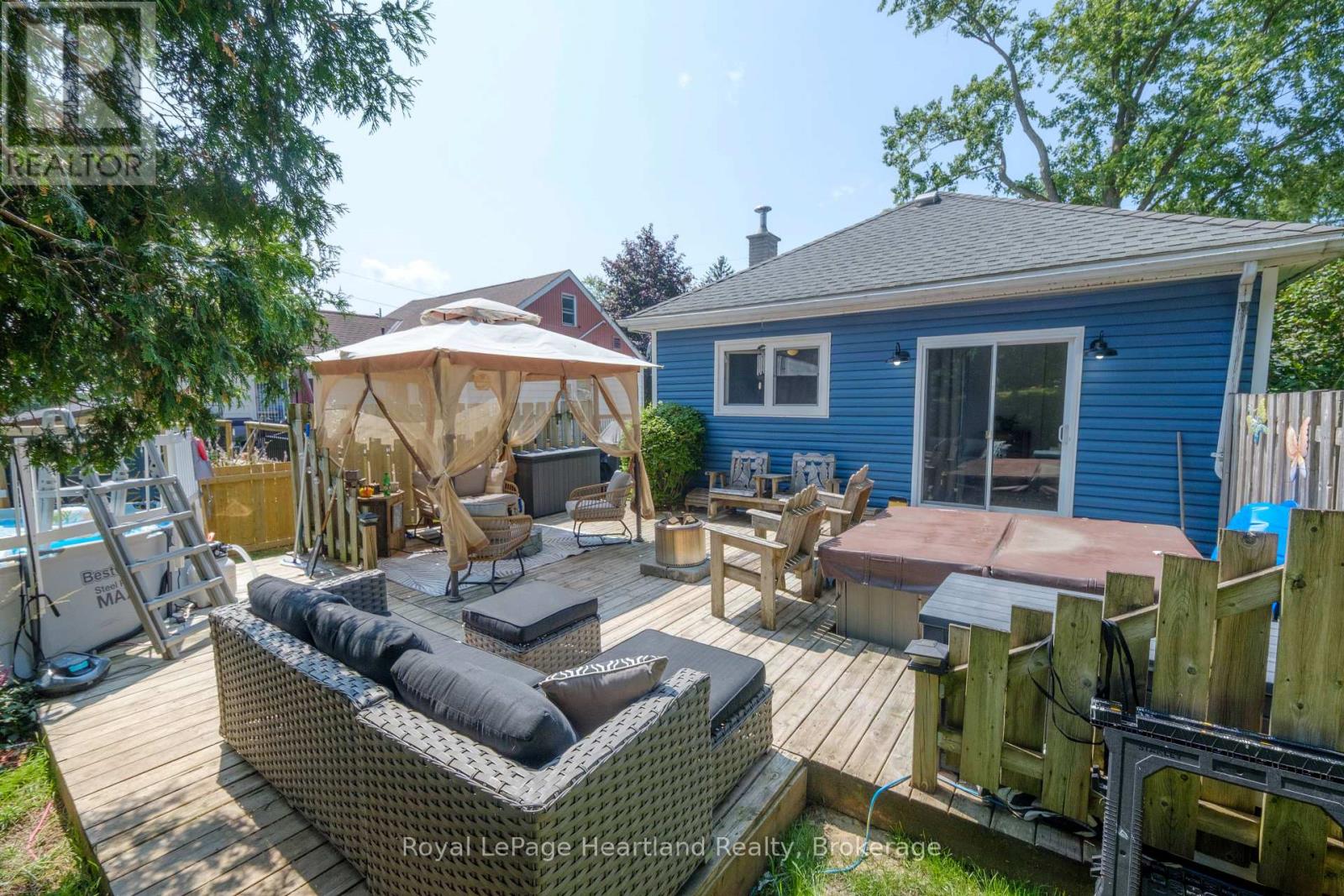 109 CARLING TERRACE - 19