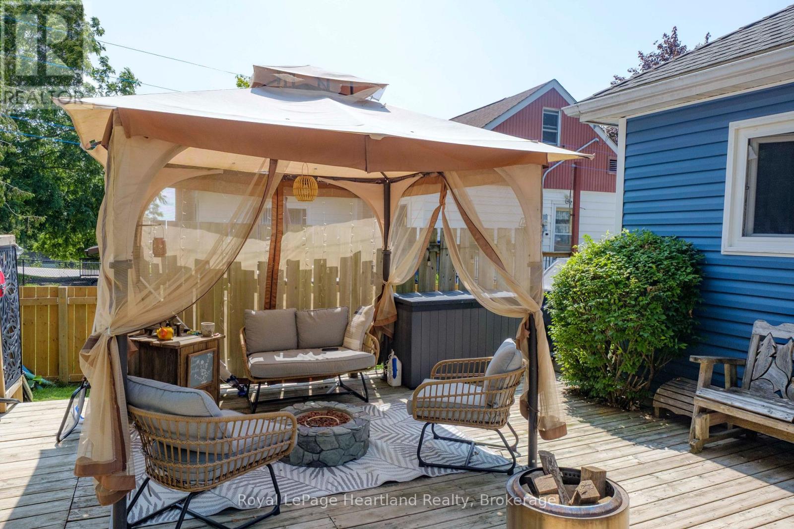 109 CARLING TERRACE - 21