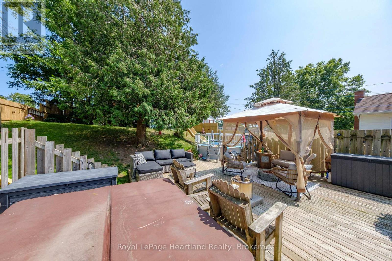 109 CARLING TERRACE - 22