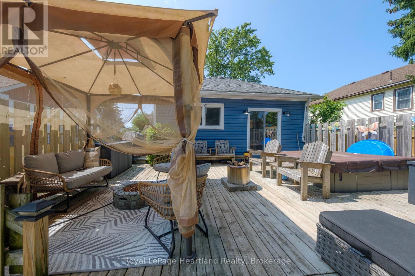 109 CARLING TERRACE - 23