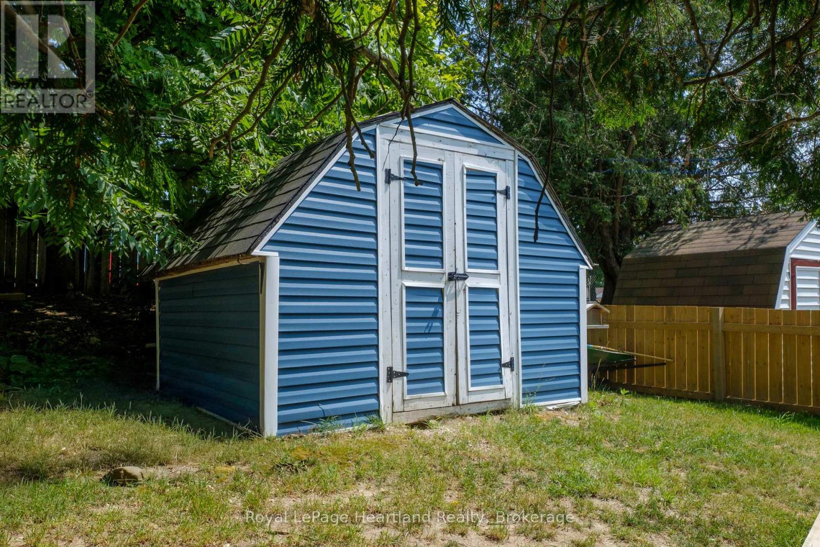 109 CARLING TERRACE - 24