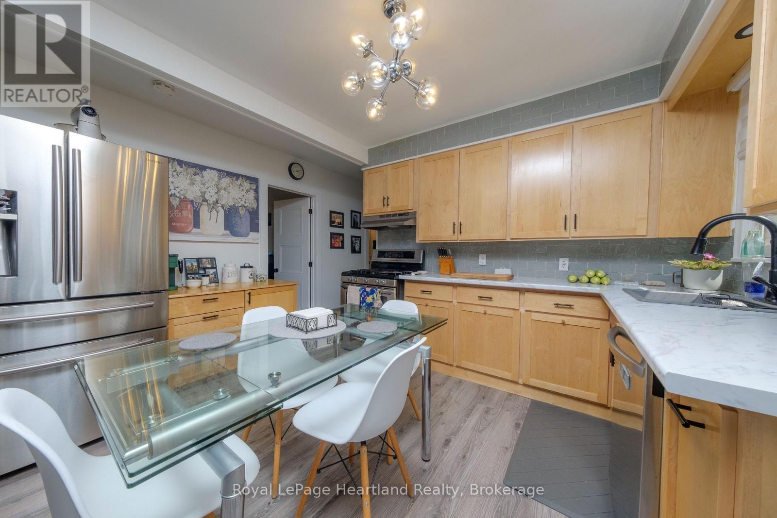 109 CARLING TERRACE - 6