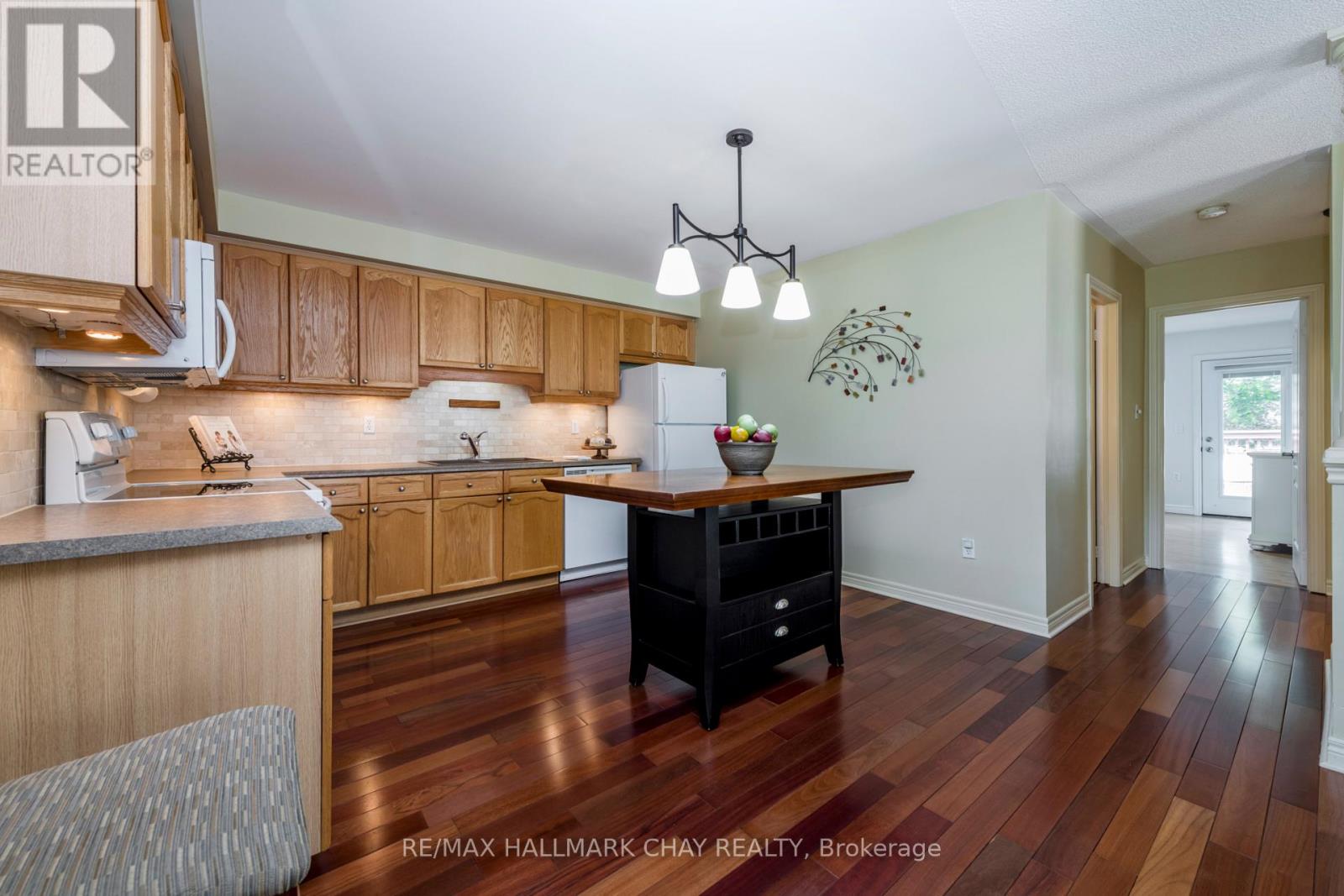 22 PETER STREET - 11