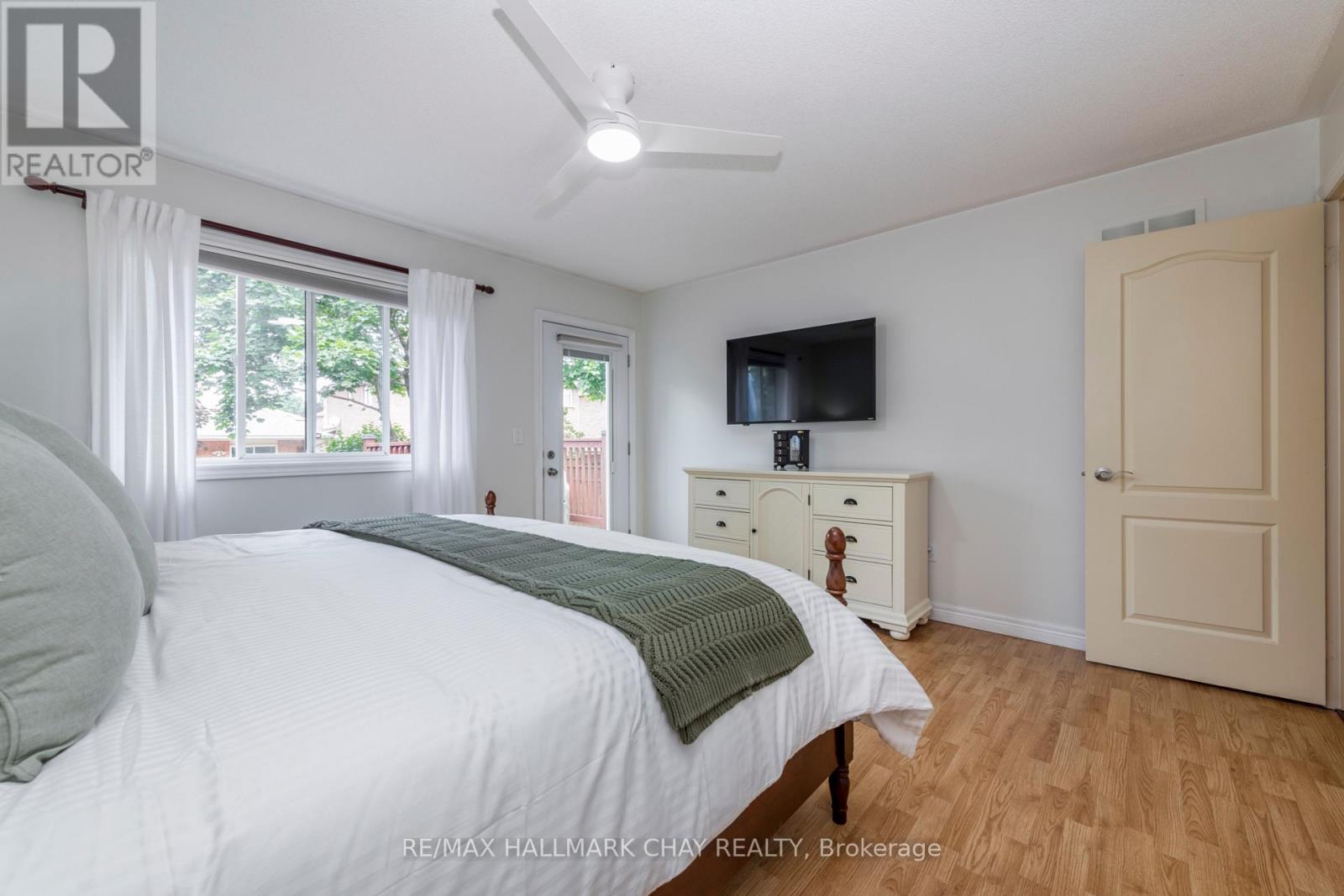 22 PETER STREET - 12