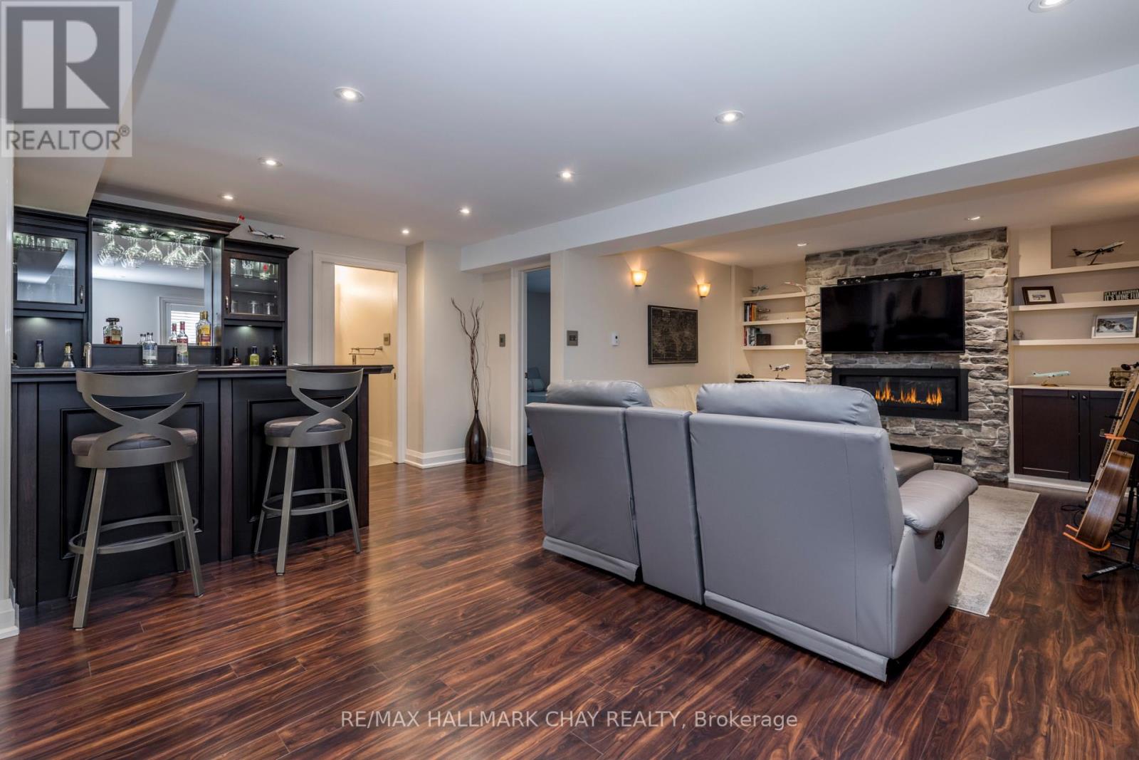 22 PETER STREET - 19