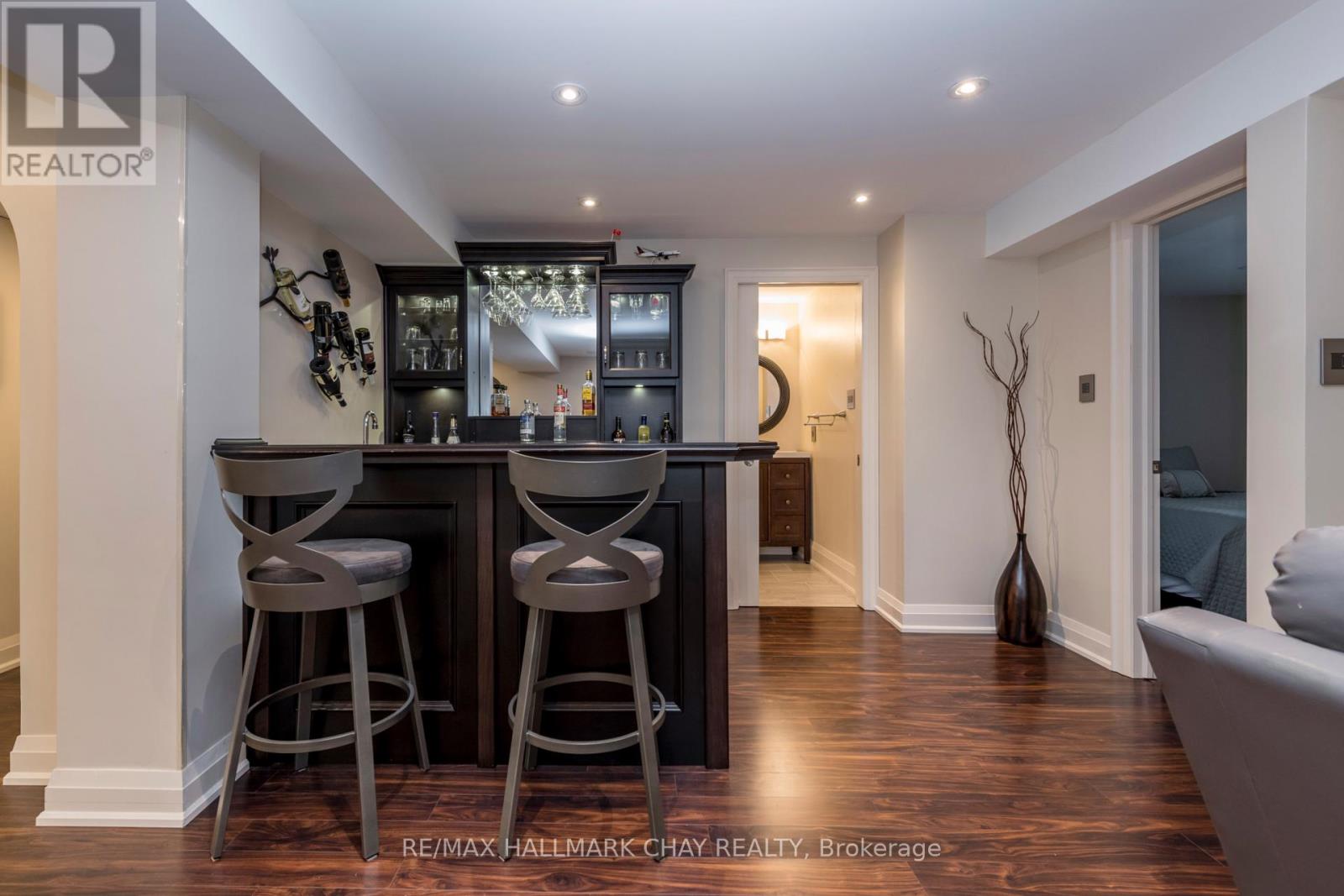 22 PETER STREET - 20