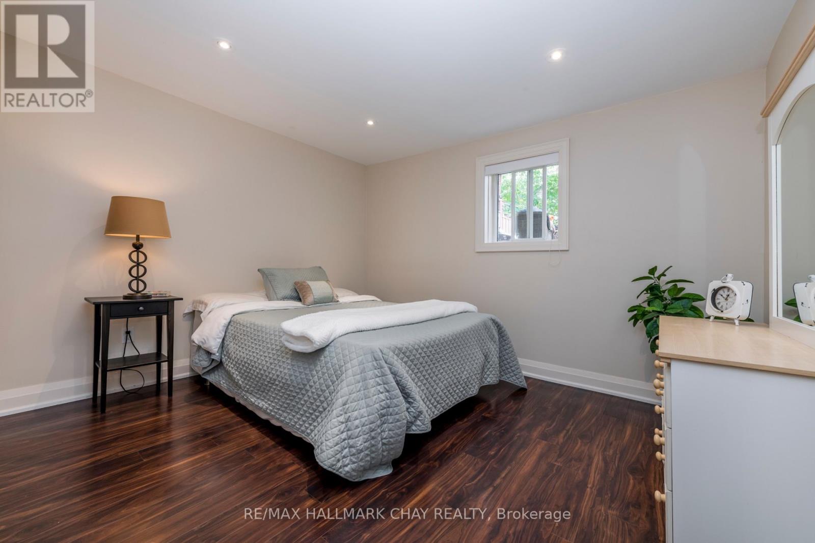 22 PETER STREET - 21