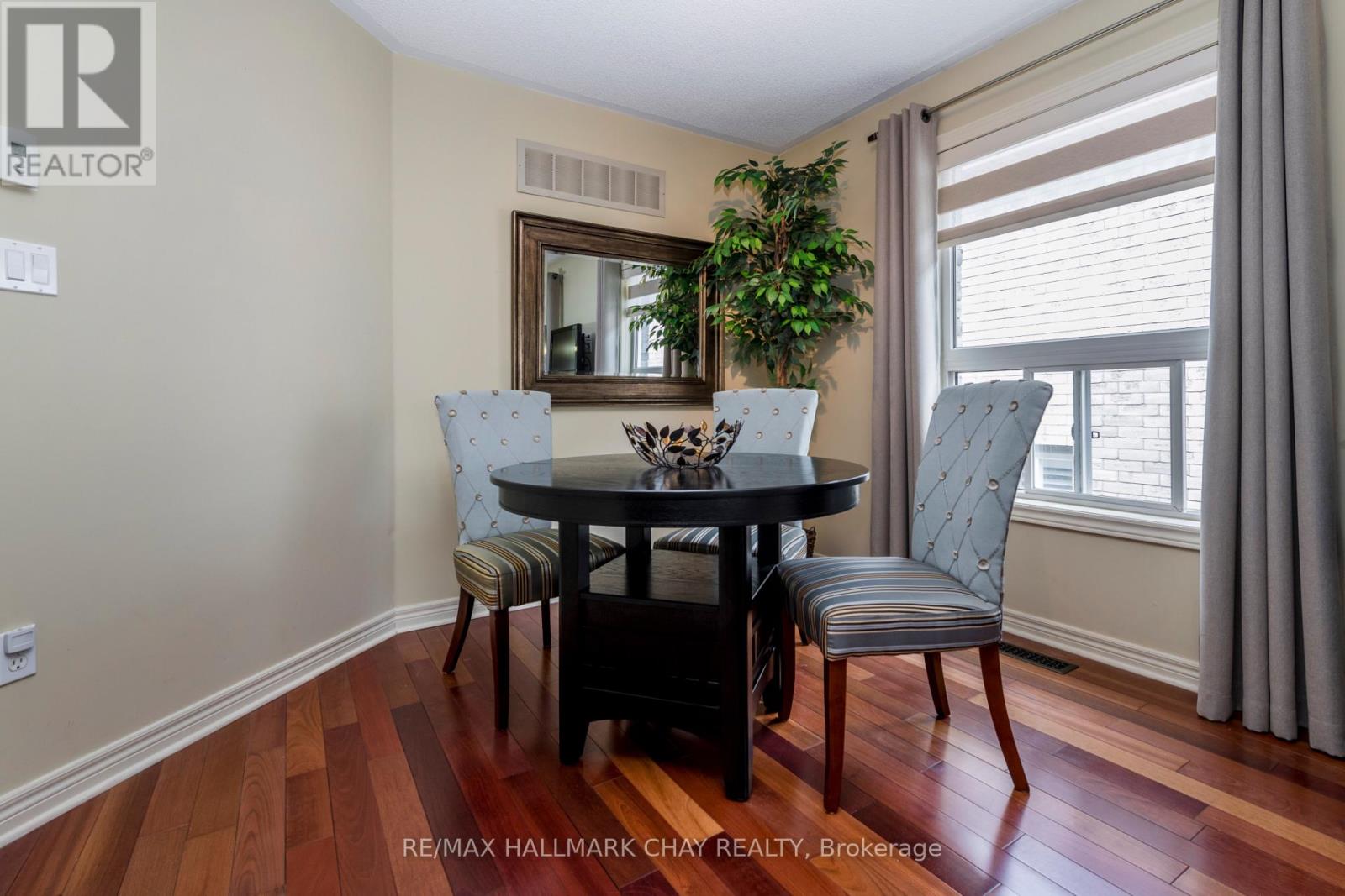 22 PETER STREET - 7