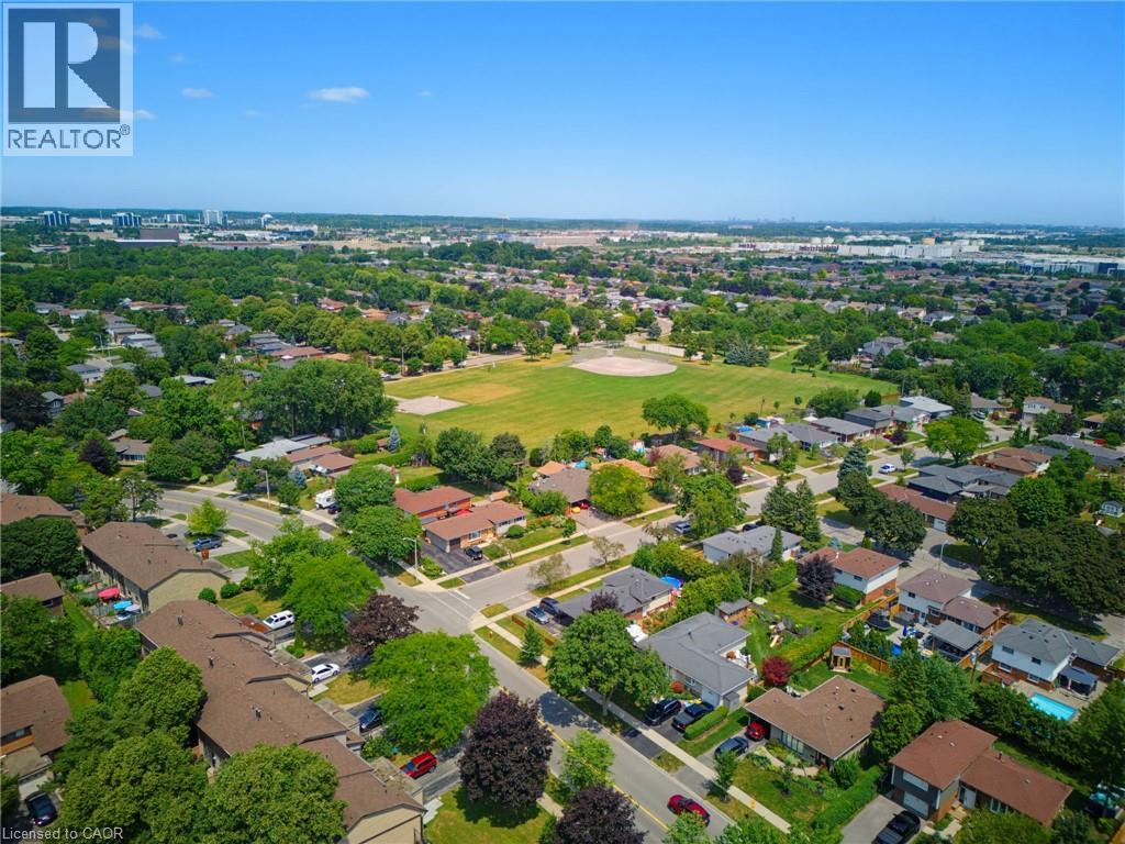 620 FORESTWOOD Crescent - Image 34