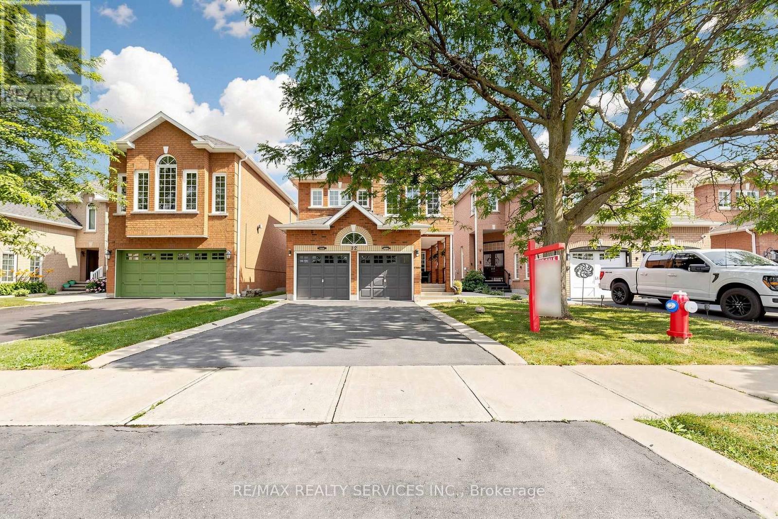 32 HILLPATH CRESCENT - 1