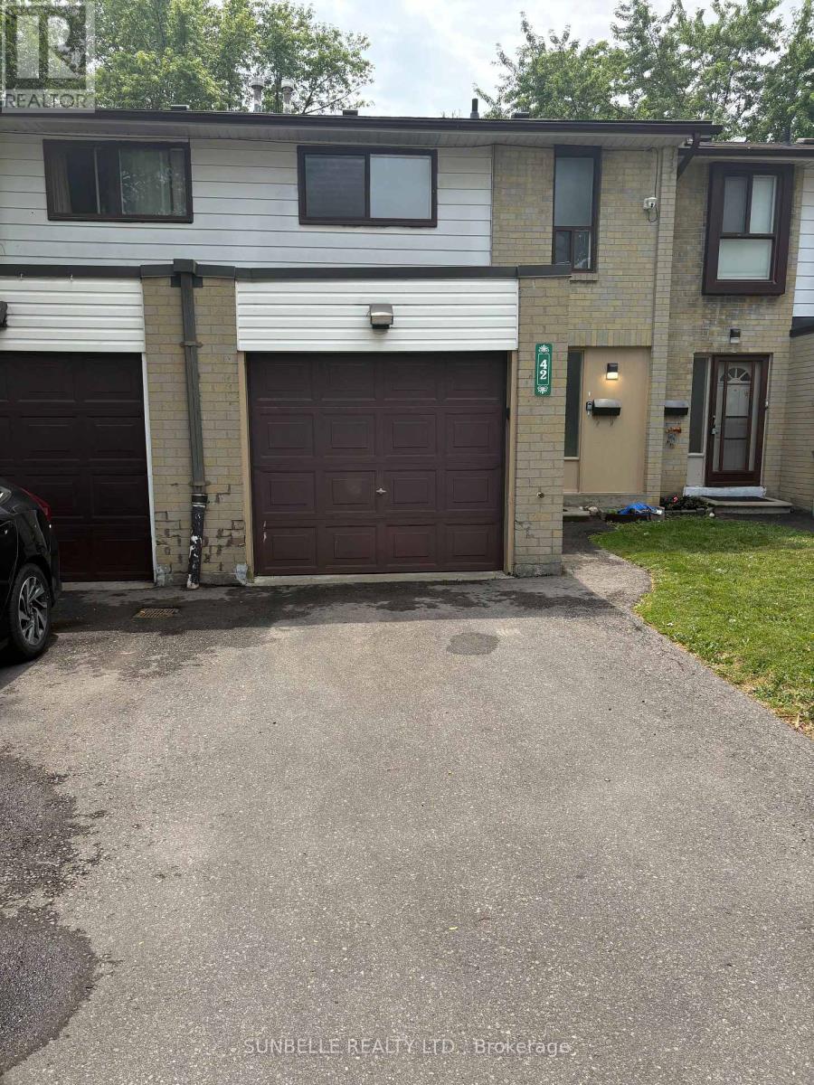 42 FLEETWOOD CRESCENT - 1