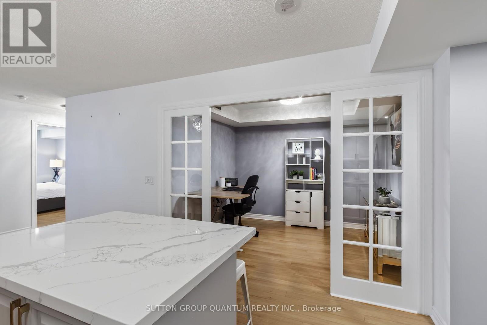 #723 5233 DUNDAS STREET W - 21