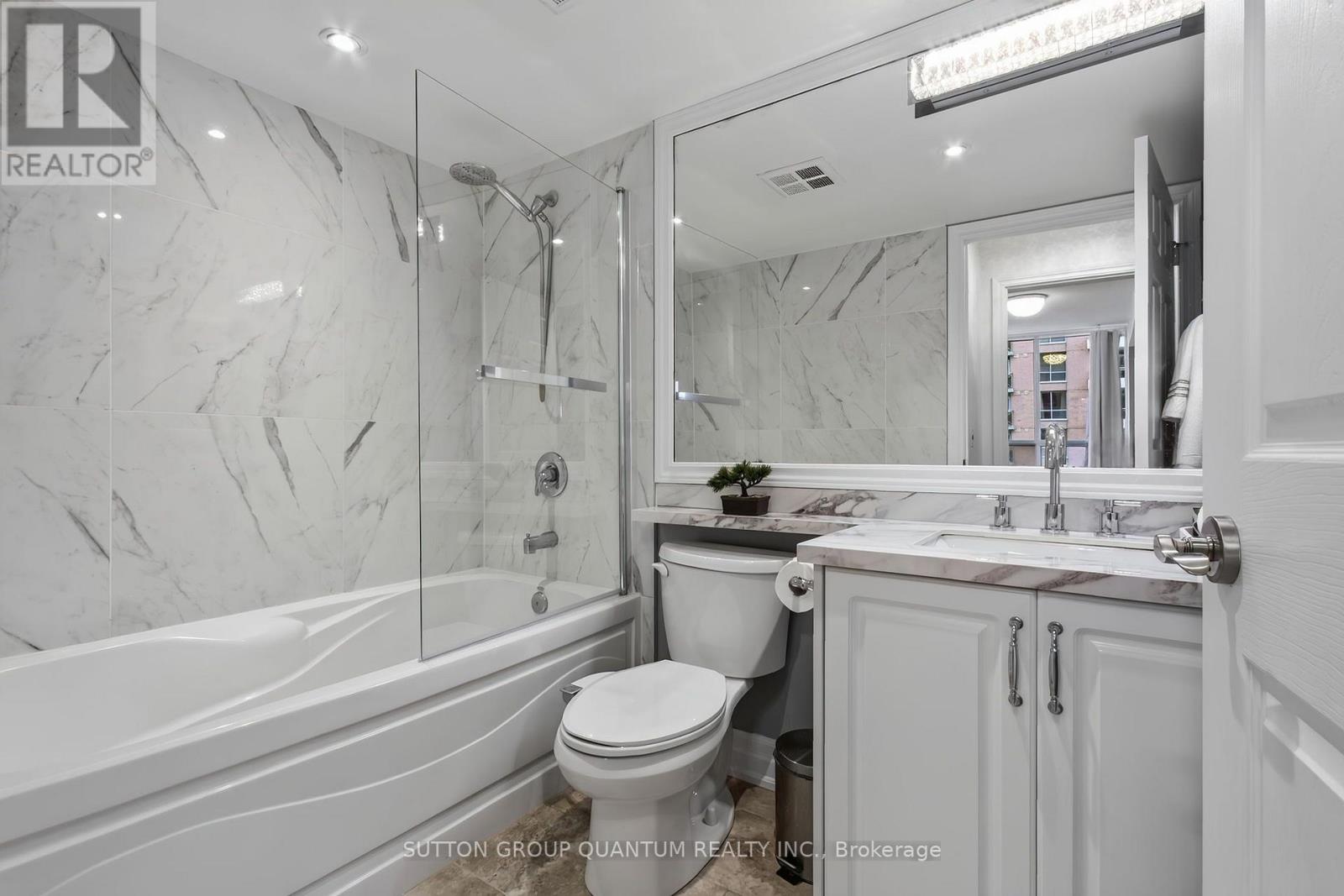 #723 5233 DUNDAS STREET W - 26