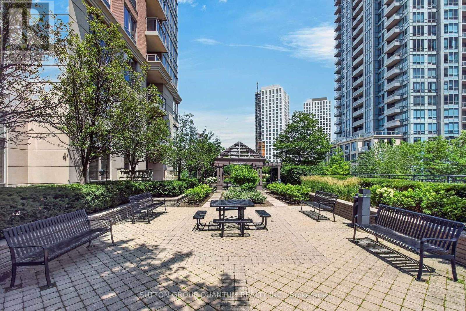 #723 5233 DUNDAS STREET W - 41
