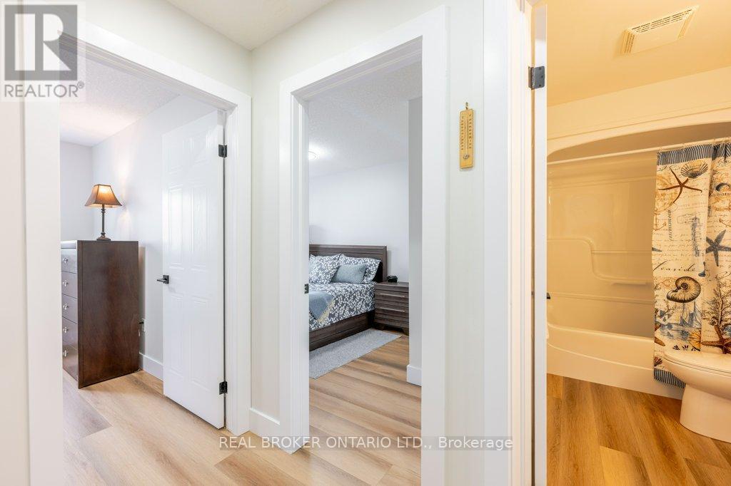 #2 185 HIGHLAND CRESCENT - 20
