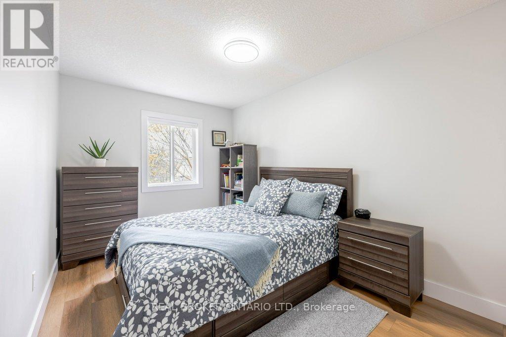 #2 185 HIGHLAND CRESCENT - 22