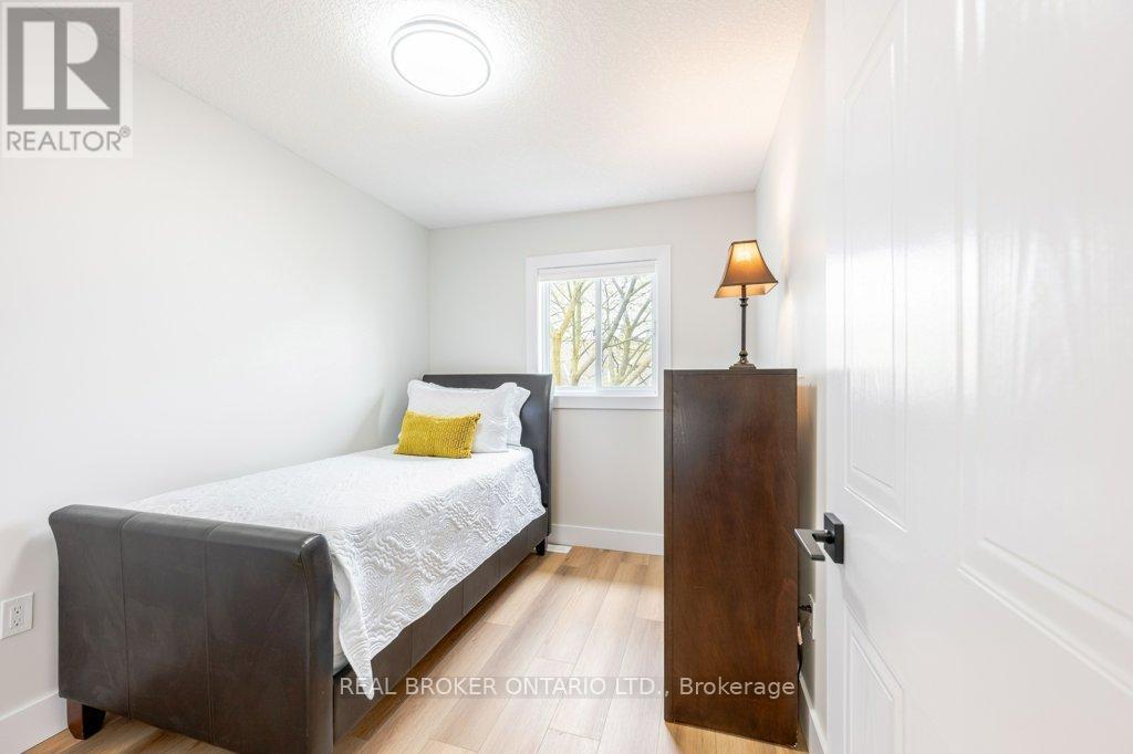 #2 185 HIGHLAND CRESCENT - 24