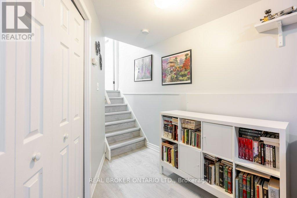 #2 185 HIGHLAND CRESCENT - 26