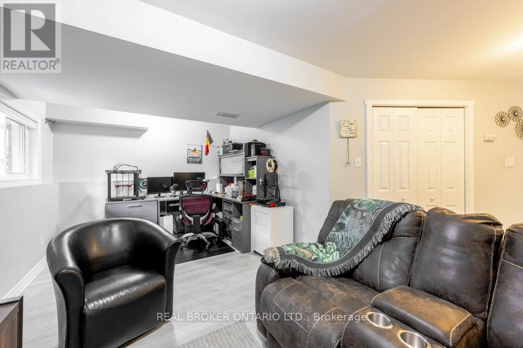 #2 185 HIGHLAND CRESCENT - 28