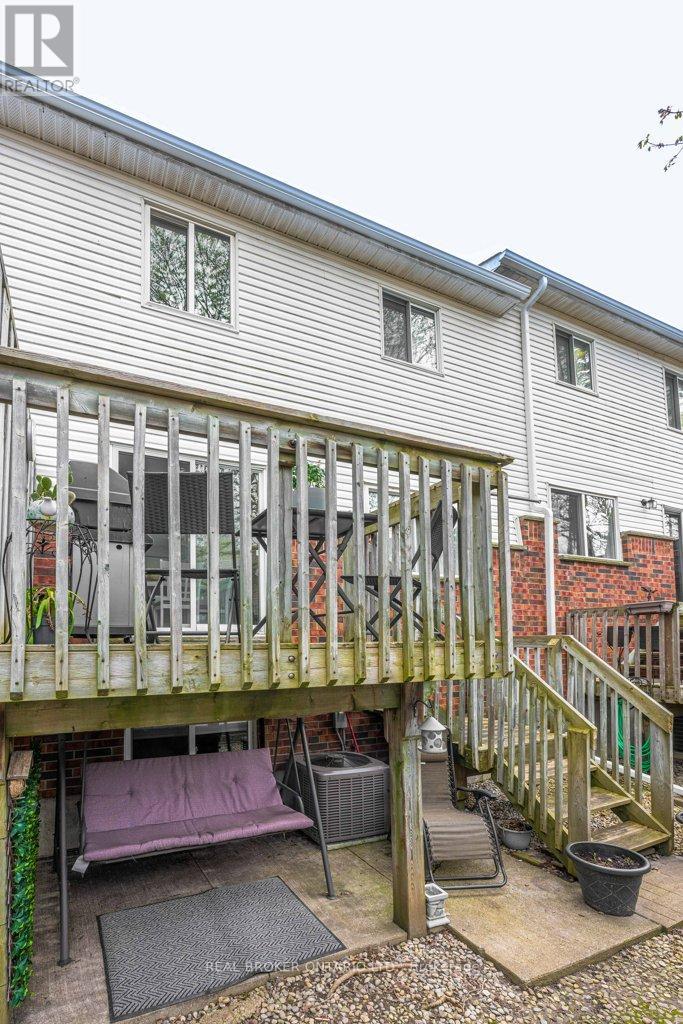 #2 185 HIGHLAND CRESCENT - 33