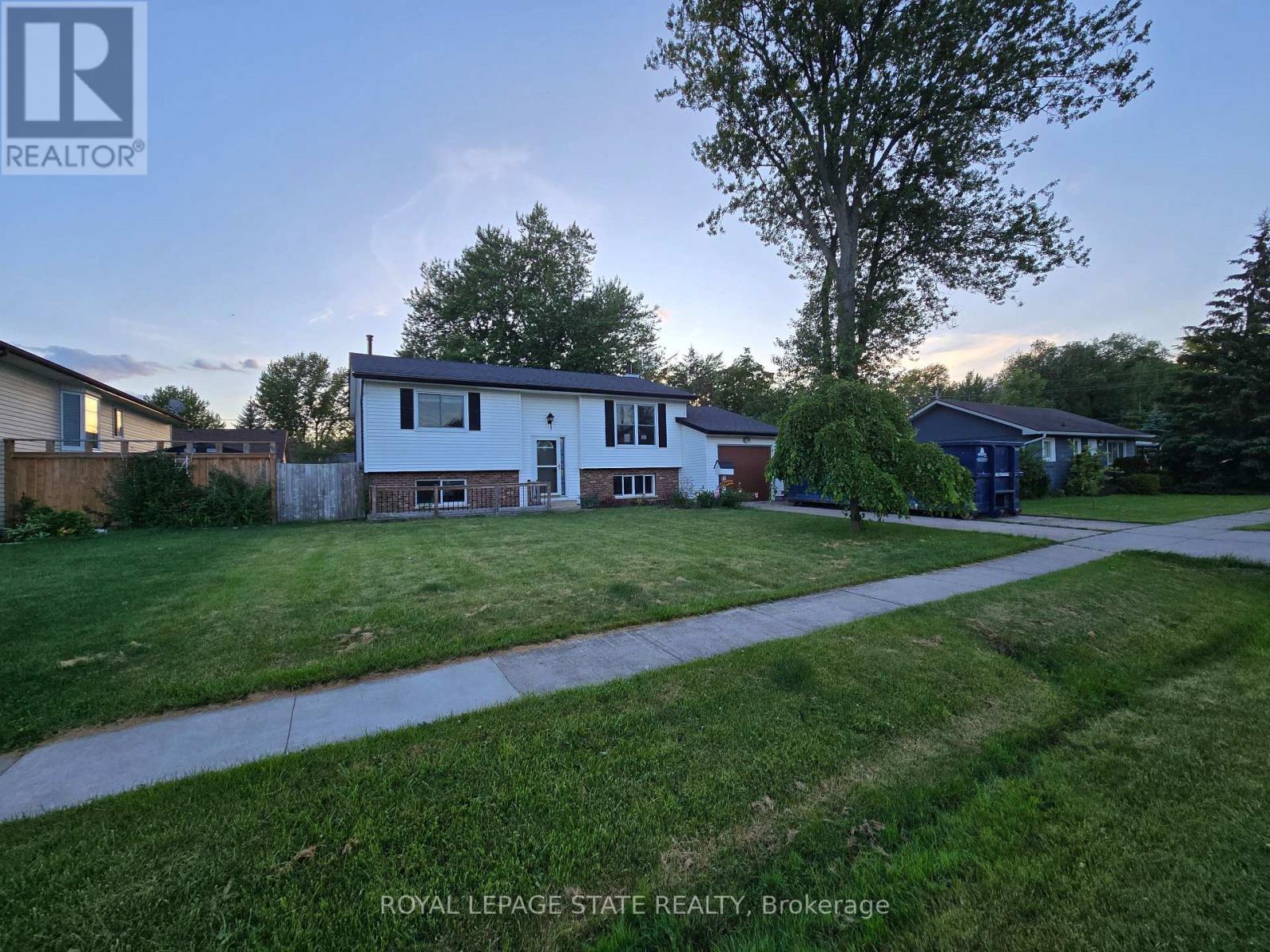 697 FERNDALE AVENUE - 1