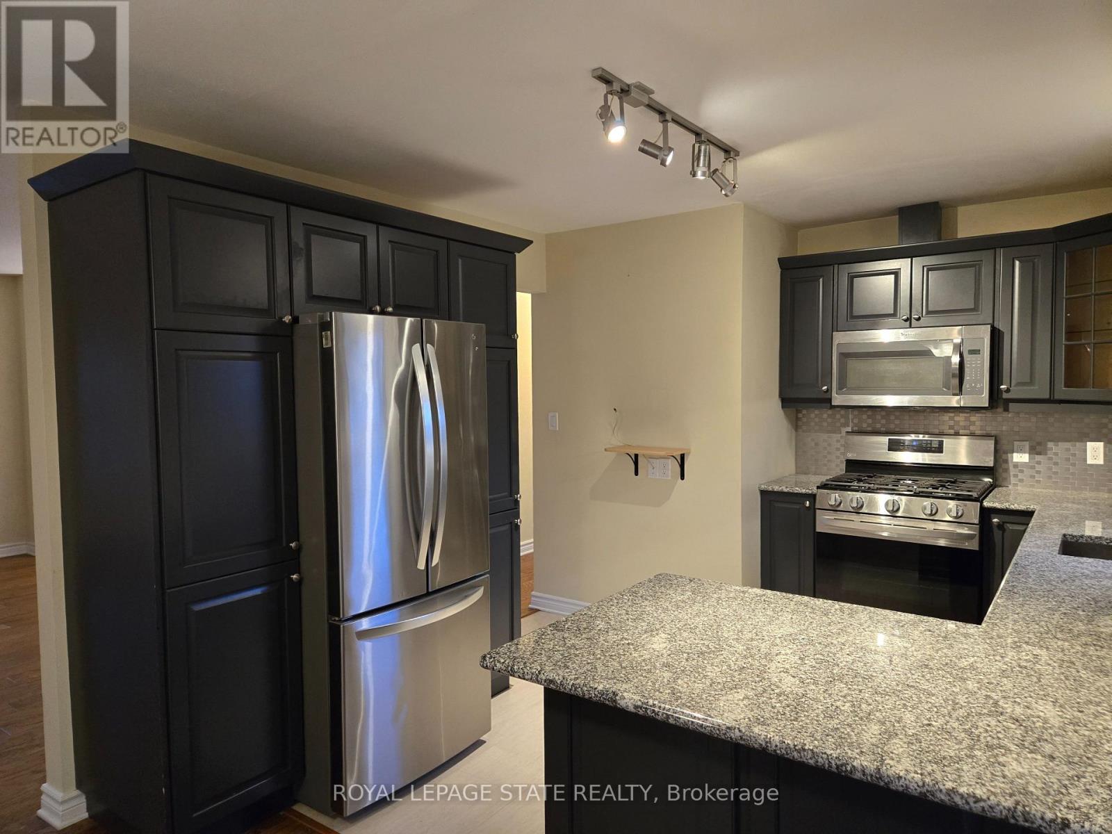 697 FERNDALE AVENUE - 10