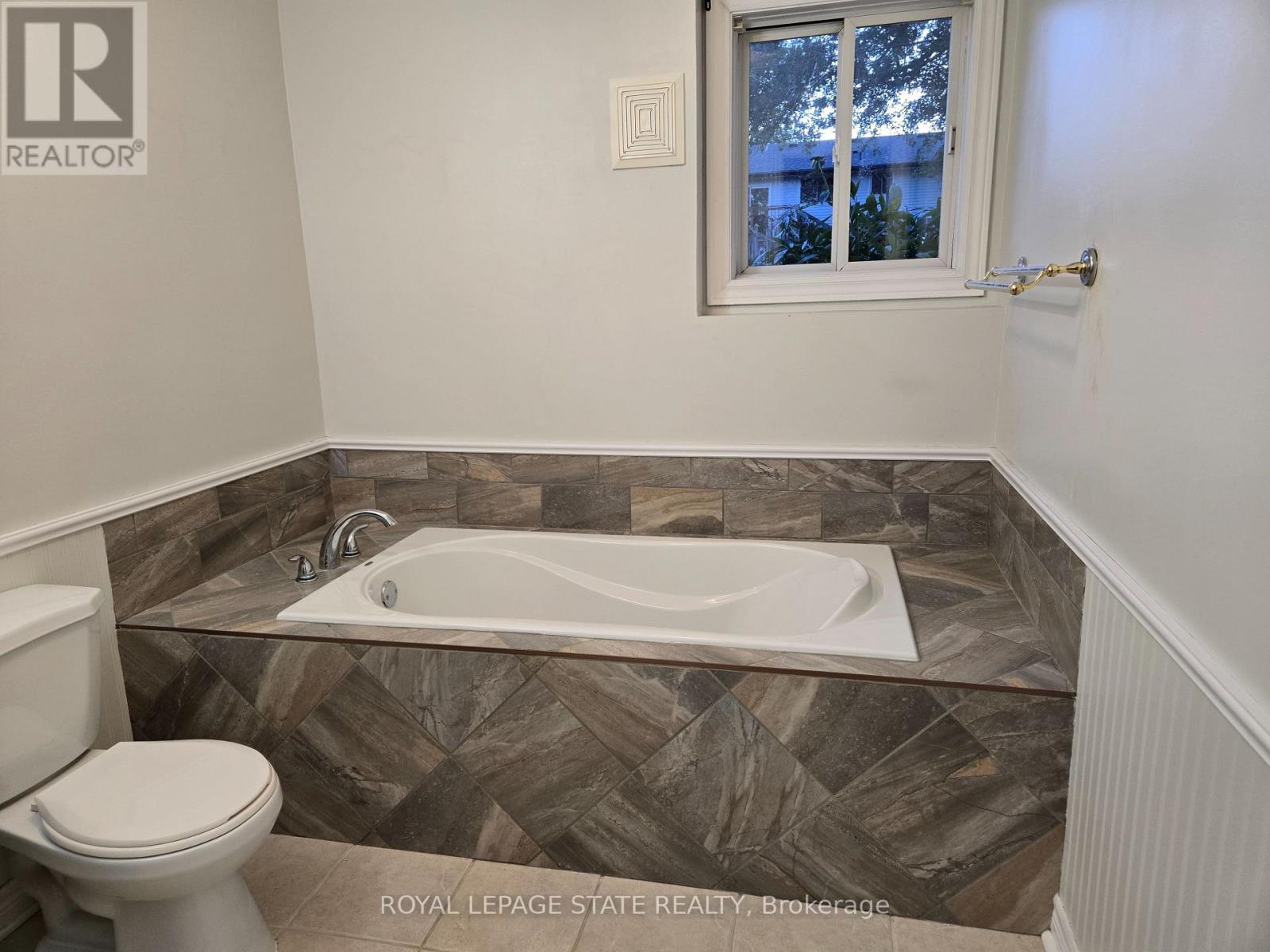 697 FERNDALE AVENUE - 21