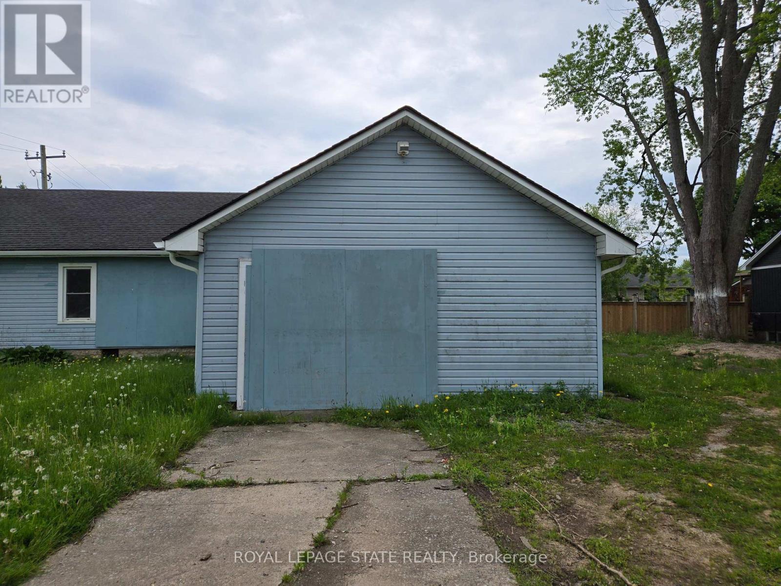 303 RIDGE ROAD S - 2
