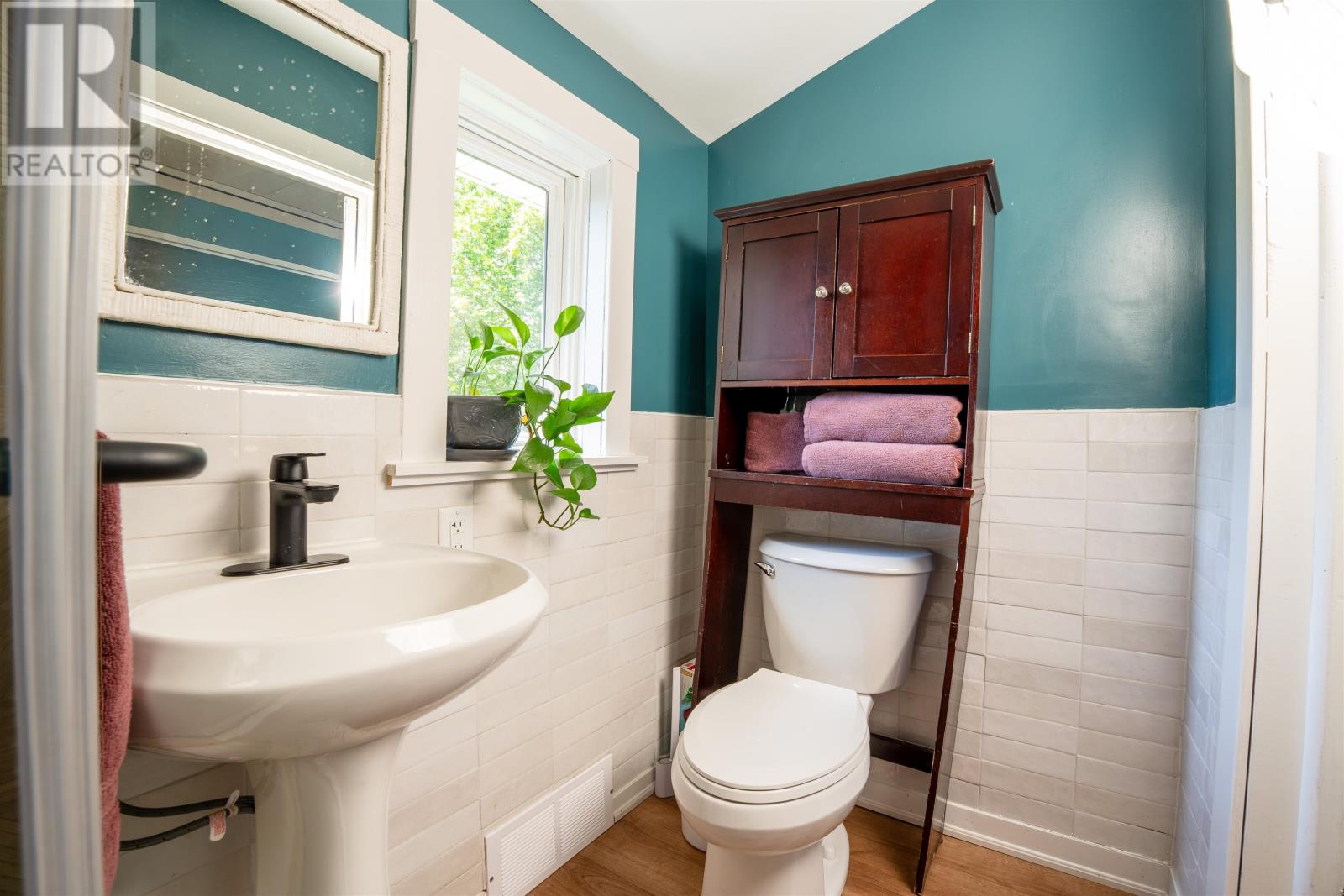 1242 NEW GLASGOW Road - 46
