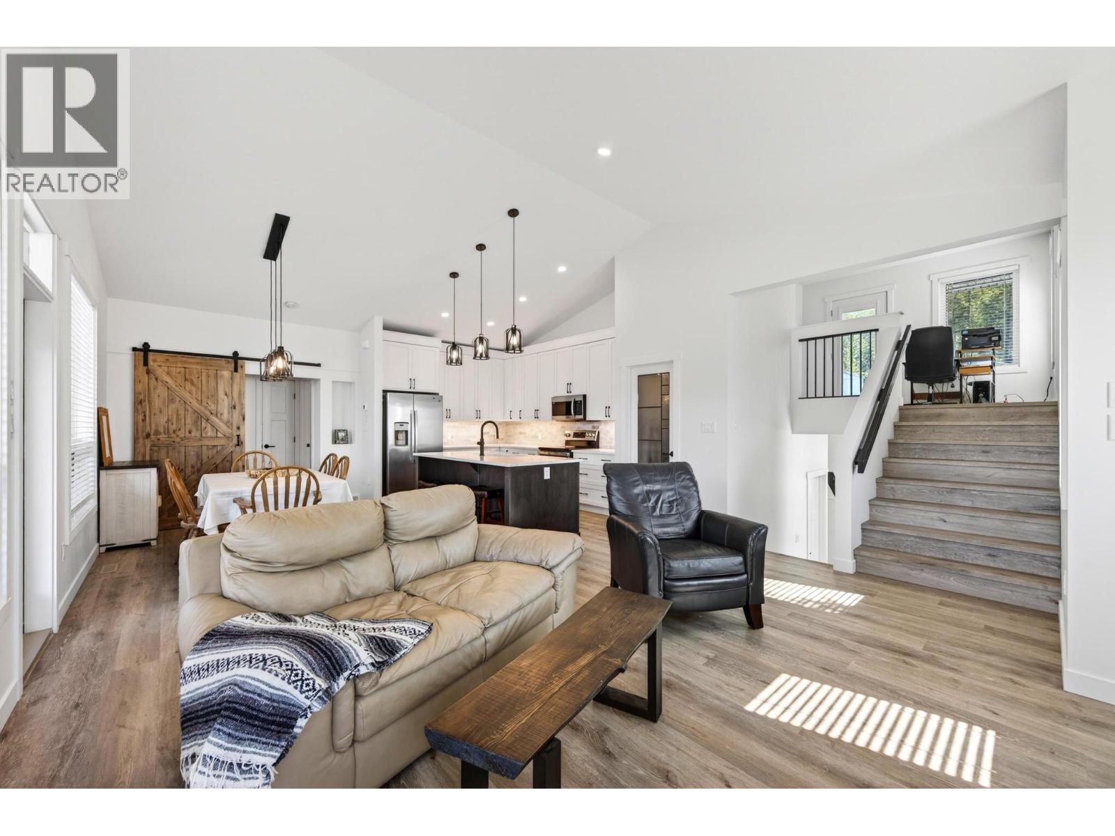 1542 Cedar Street - Image 33