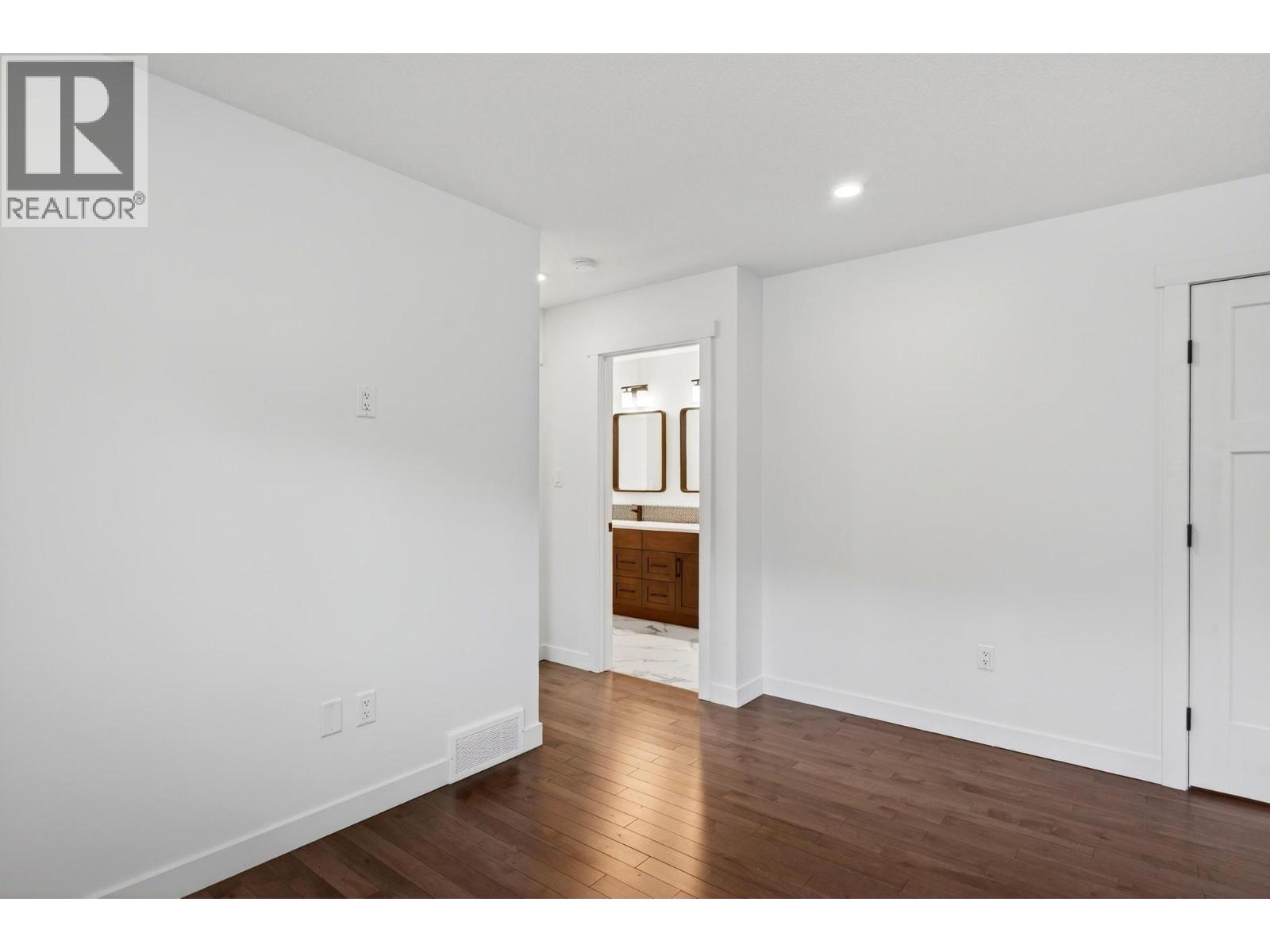 1542 Cedar Street - 75