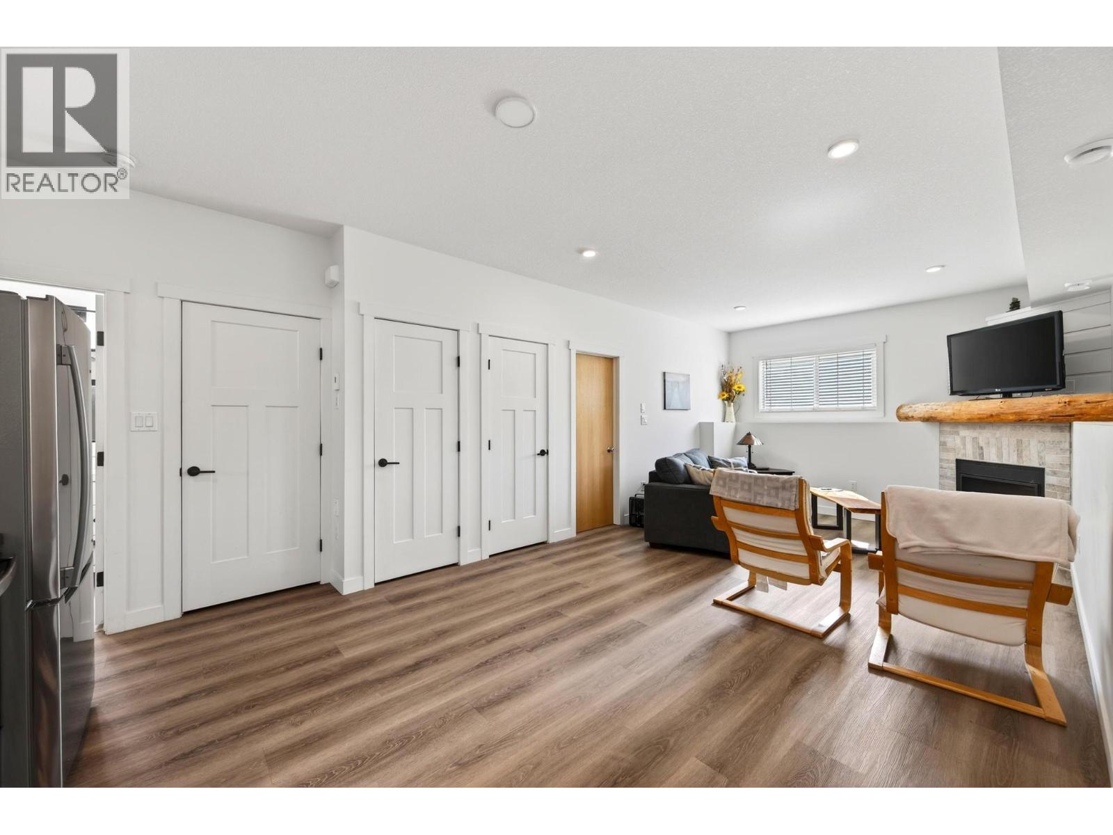 1542 Cedar Street - 84