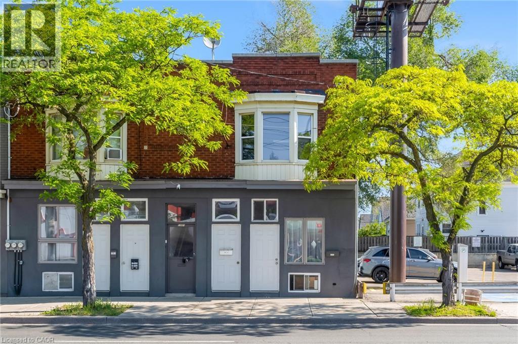 1371 MAIN Street E