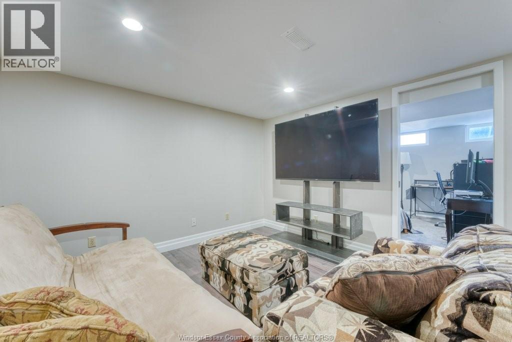 2954 RUSHTON DRIVE - 35