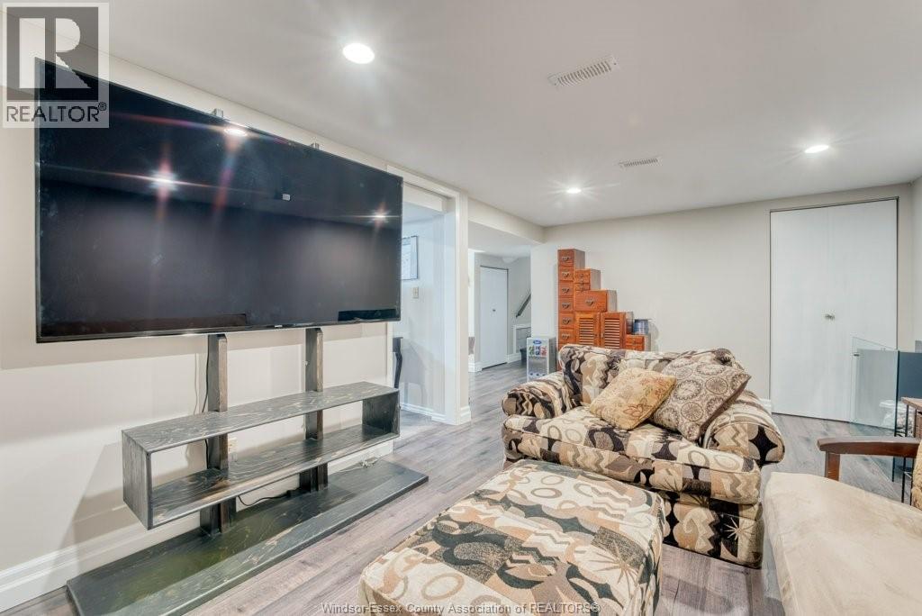 2954 RUSHTON DRIVE - 36