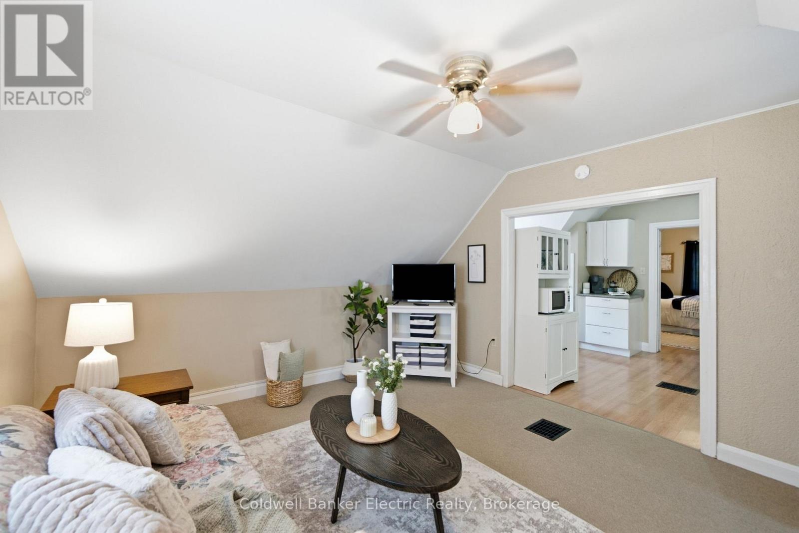 1228 KENNETH AVENUE - 18