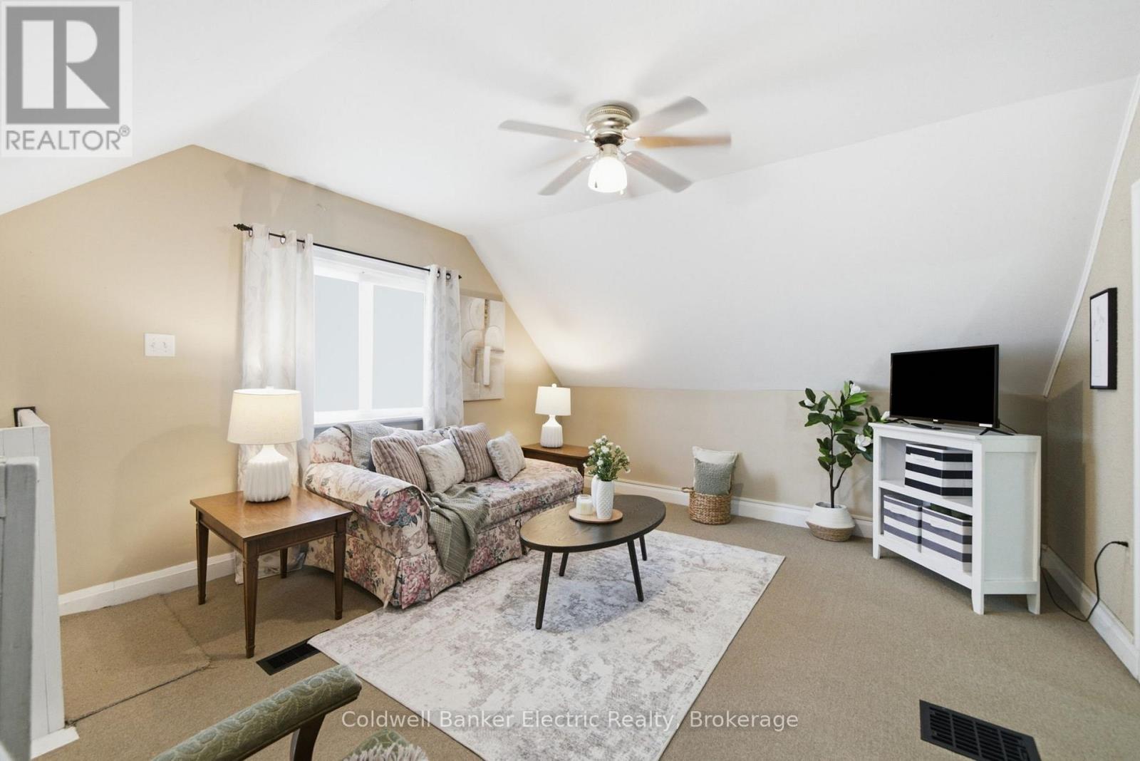 1228 KENNETH AVENUE - 19