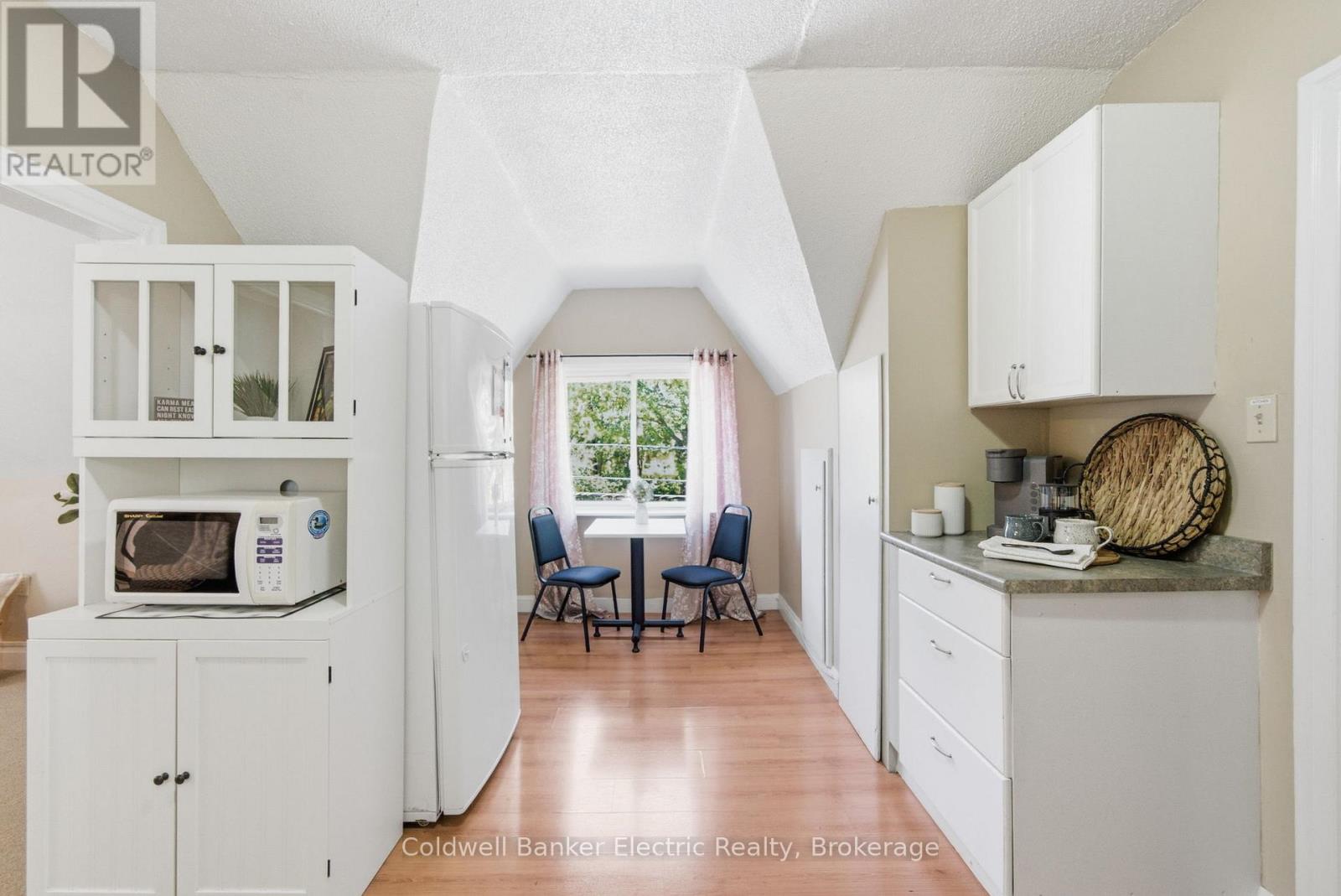 1228 KENNETH AVENUE - 20