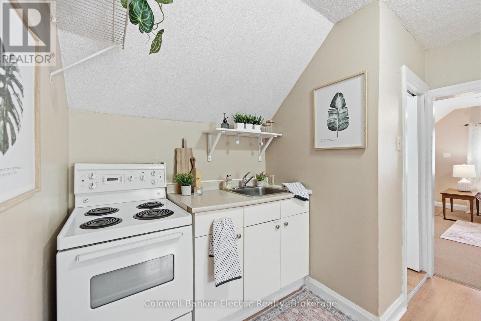 1228 KENNETH AVENUE - 22
