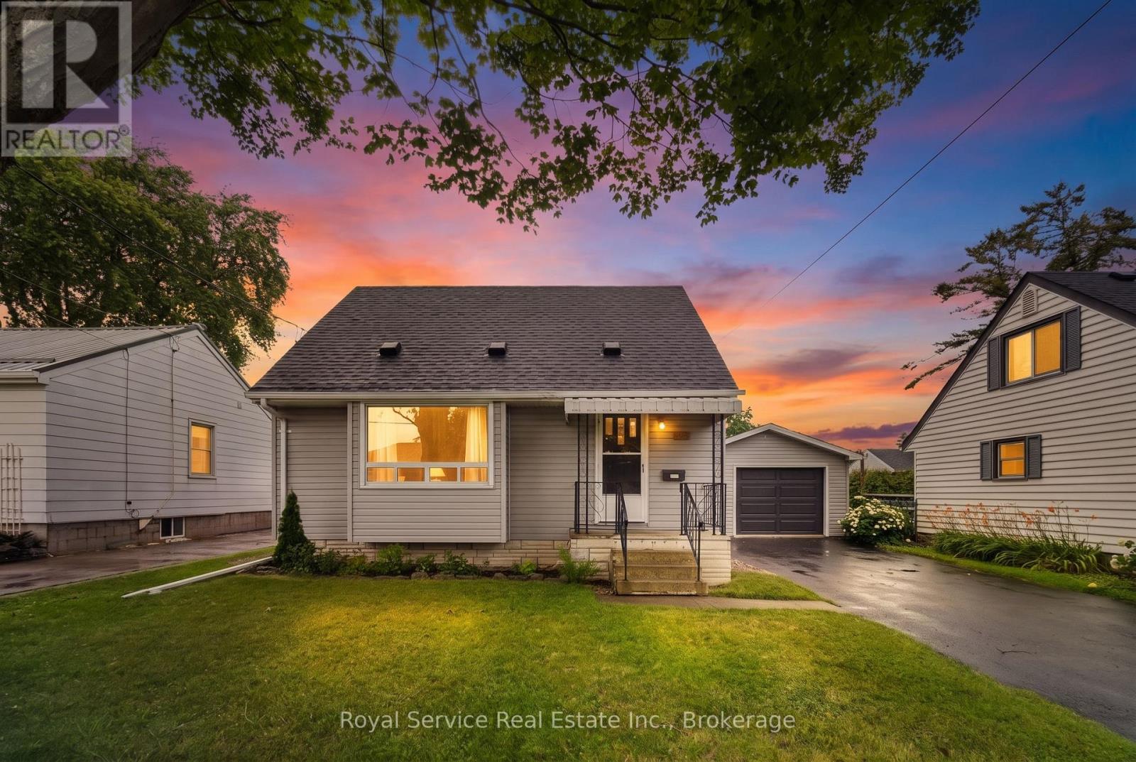 558 BURNHAM STREET - 1