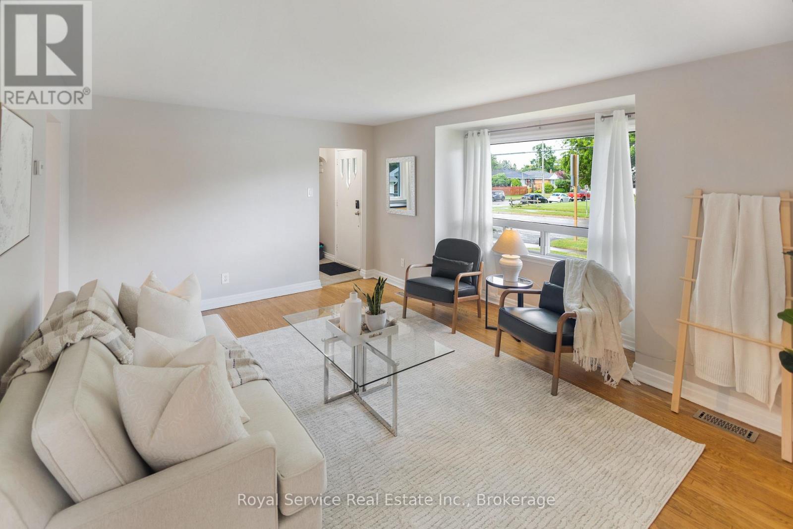 558 BURNHAM STREET - Image 10